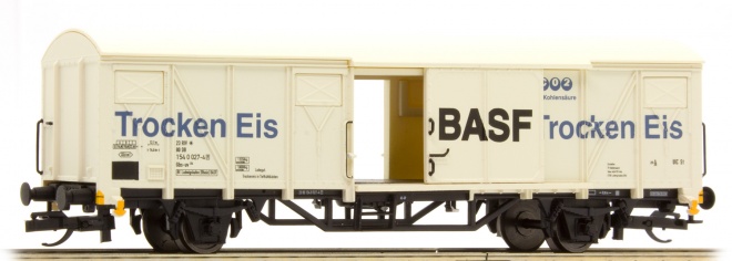 Box car BASF<br /><a href='images/pictures/Tillig/217503_c.jpg' target='_blank'>Full size image</a>